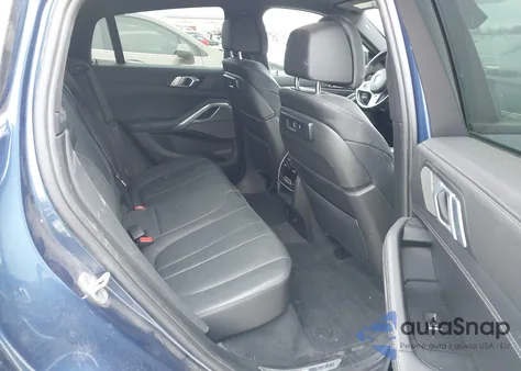 2021 BMW X6 xDrive40I z USA, uszkodzony, nr VIN 5UXCY6C03M9F06820